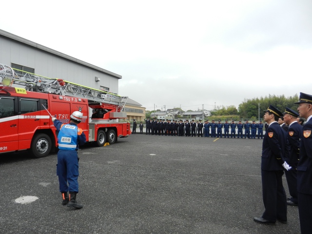 新型30m級はしご付消防車訓練展示