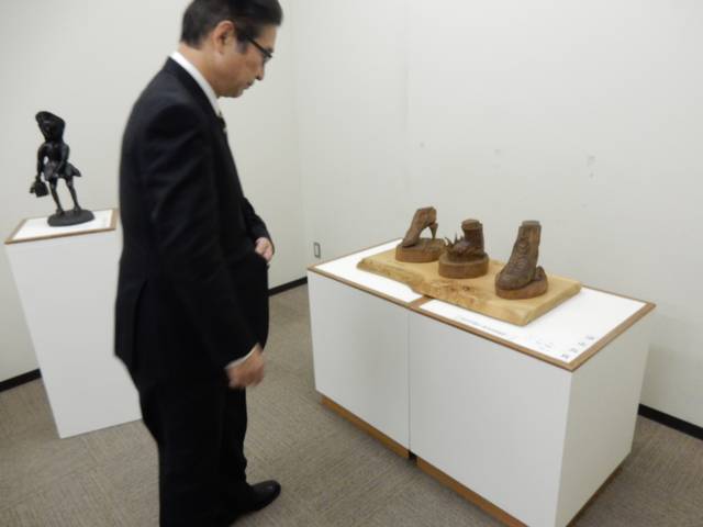 「市展」