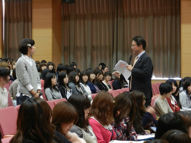高田短期大学　津市の子ども・子育て施策について講演