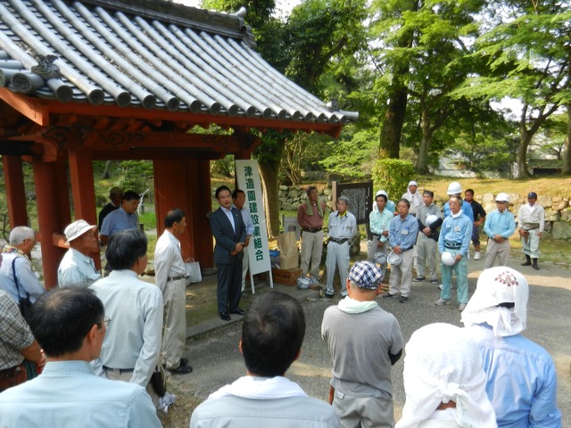 お城公園内日本庭園　剪定奉仕作業挨拶