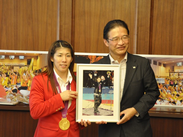 吉田沙保里選手市役所来訪2