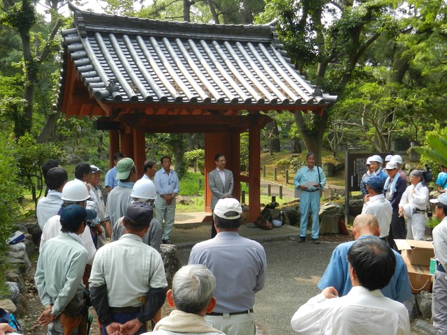 お城公園内日本庭園 剪定奉仕作業 挨拶