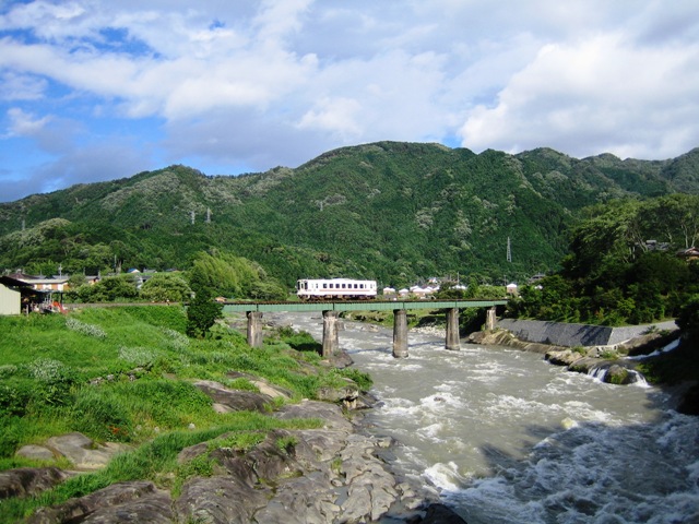 雲出川とJR名松線