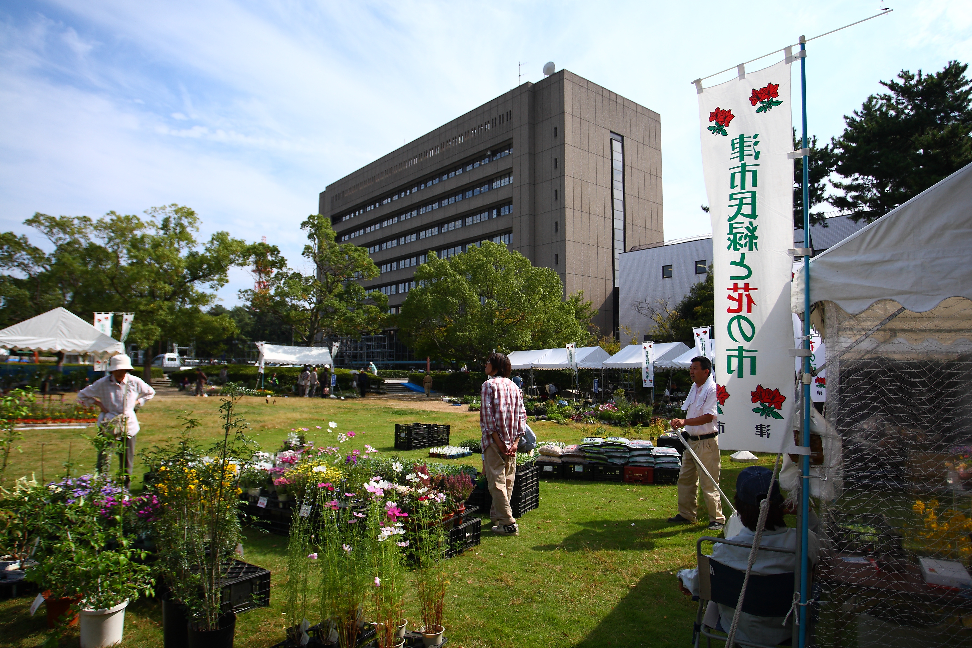 緑と花の市のようす