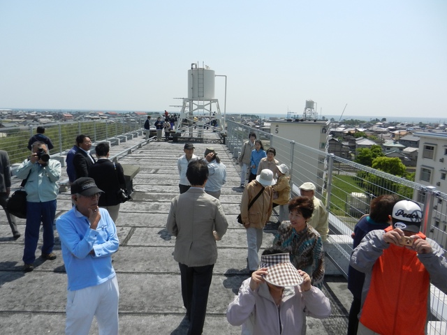 市営白塚団地3号館　津波避難のための外部階段体験会2