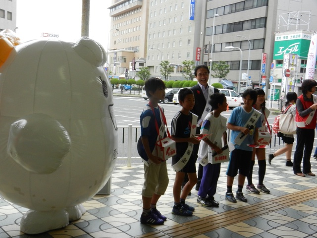 平成26年度赤い羽根共同募金運動「津駅街頭募金」