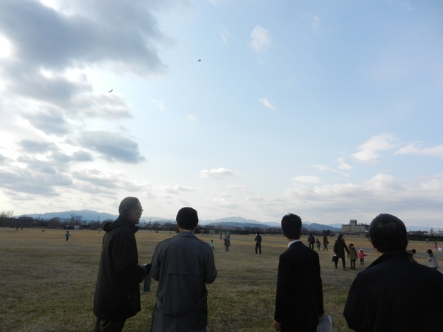 久居駅東地区ふれあいまちづくり協働事業実行委員会主催 たこあげ大会 激励