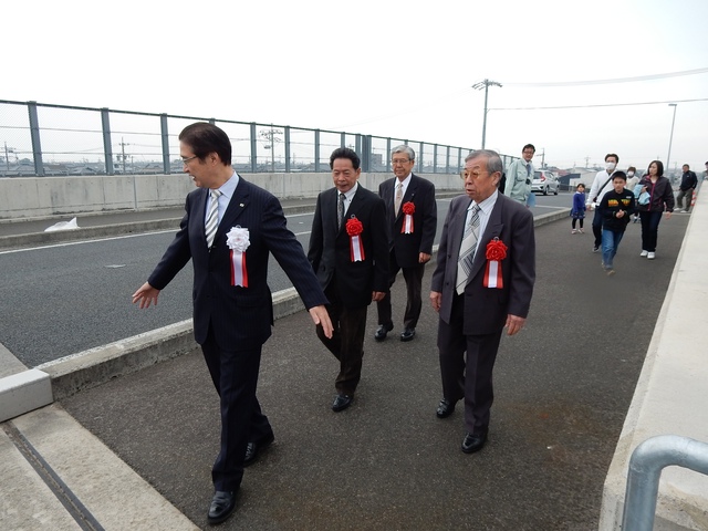 栗真海浜線階段のお披露目式 