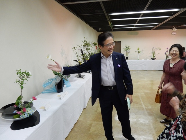 津市民文化祭 諸流いけばな展 鑑賞