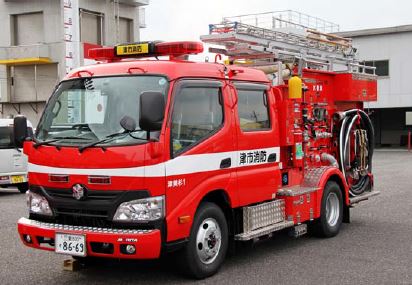 水槽付き消防ポンプ車（すいそうつきしょうぼうポンプしゃ）