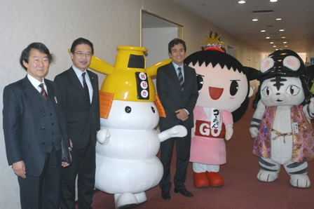 三浦正幸教授、前葉市長、シロモチくん、石原良純氏、ゴーちゃん、藤堂とらまるの写真