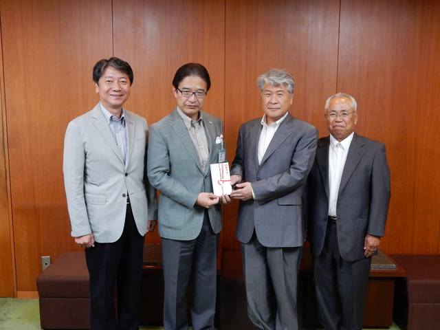 三重九州人会からの熊本地震への義援金贈呈式