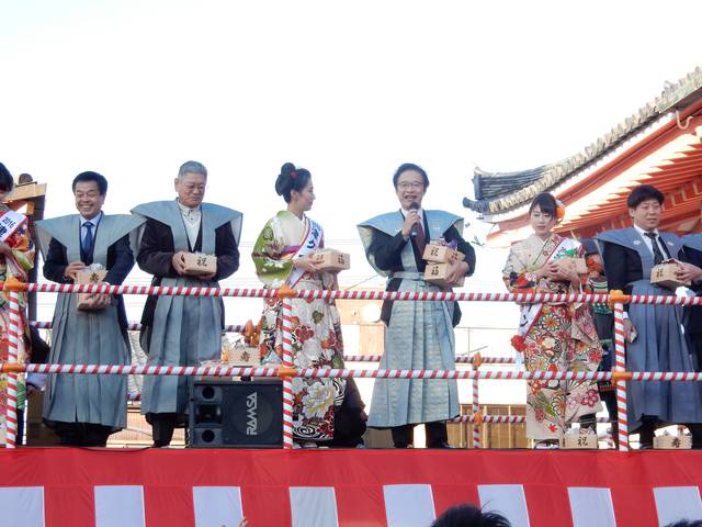 津観音節分会 福豆まき