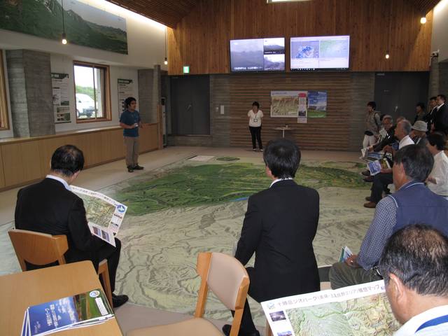 十勝岳望岳台防災シェルター