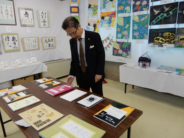 第10回津市手づくり絵本コンクール作品展 鑑賞