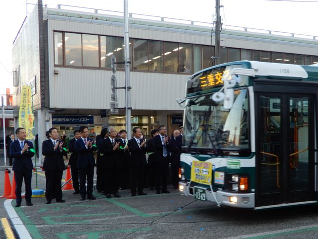 三重県バス協会との特殊詐欺被害防止広報啓発バス出発式