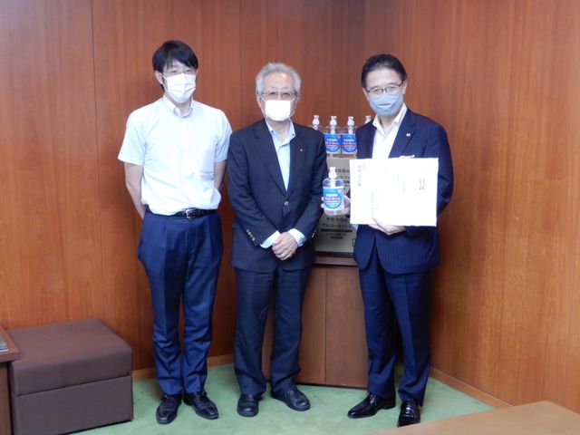 (株)山口商会手指消毒液寄贈寄付贈呈式