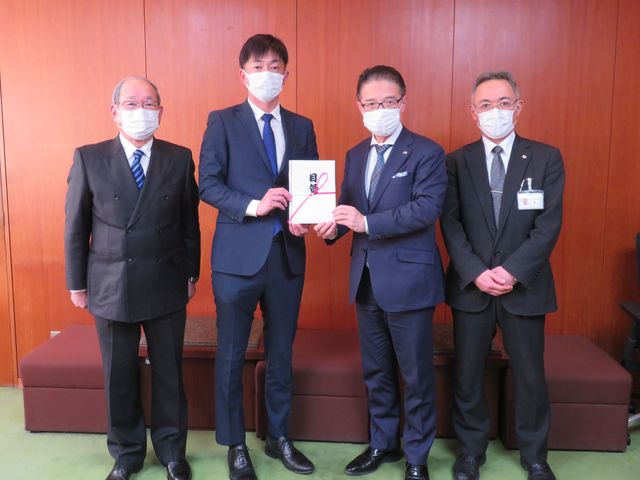 三重シンリョー設備(株)寄付贈呈式