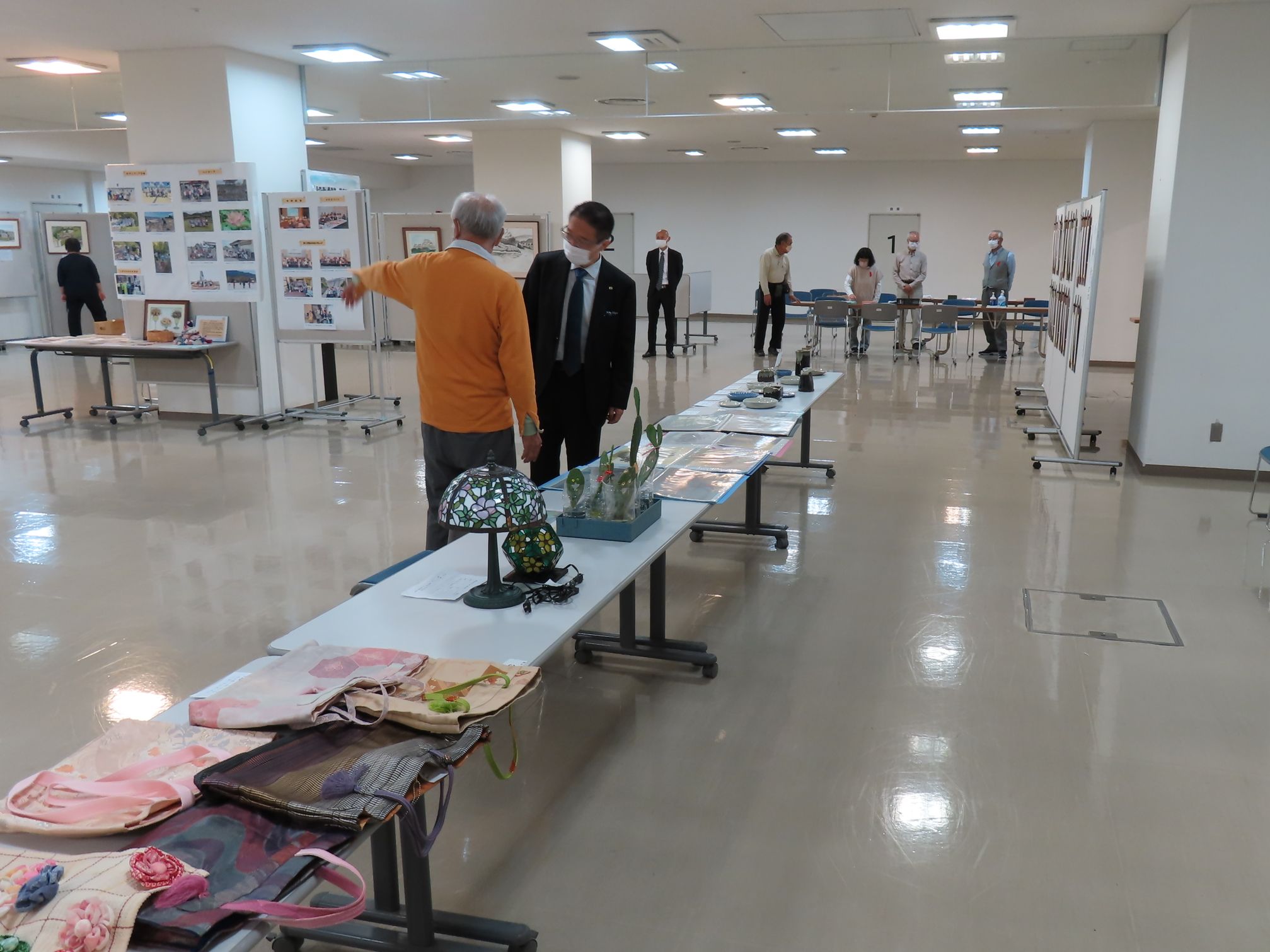 ふれあい長寿趣味の作品展会場