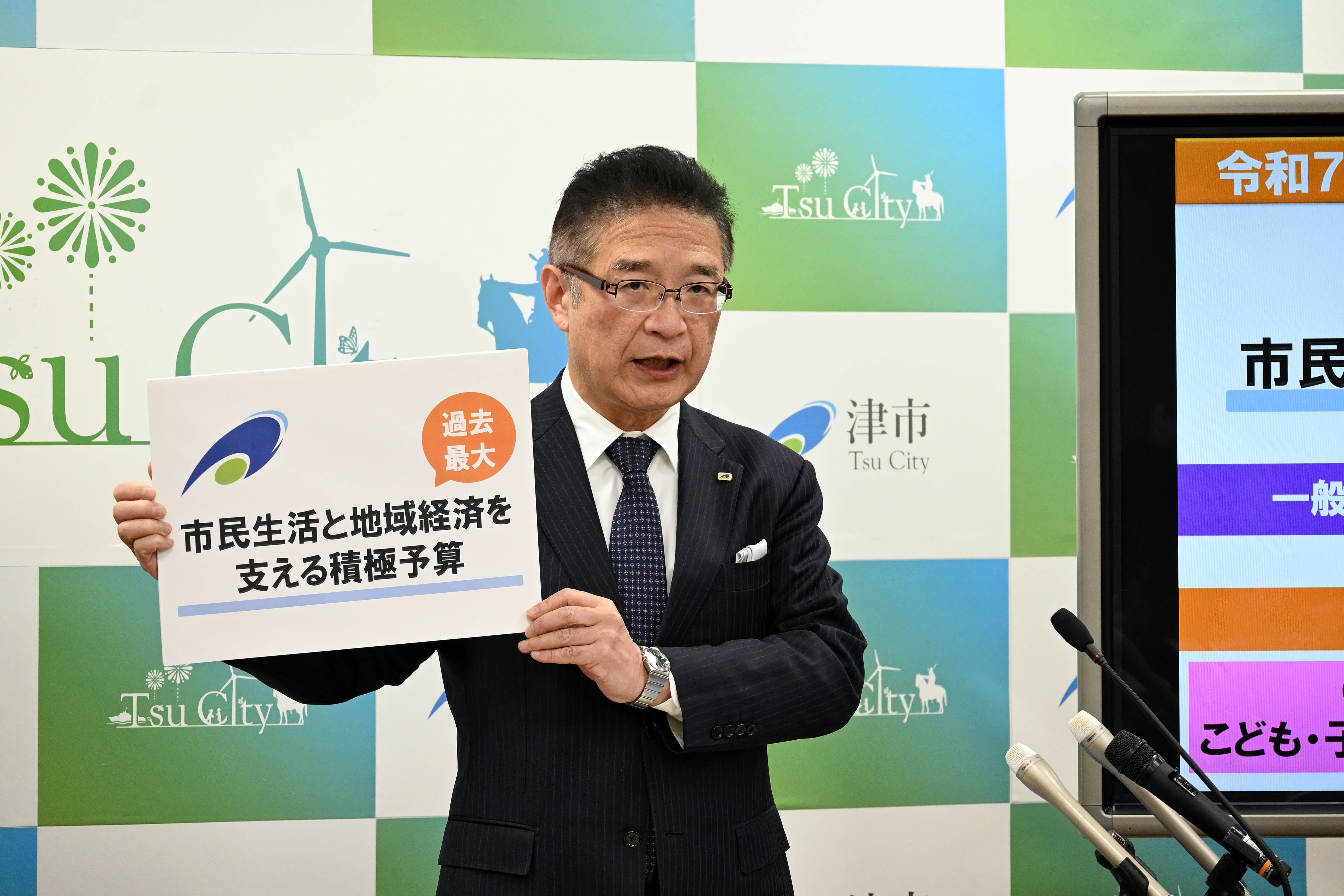 令和7年2月12日定例記者会見写真